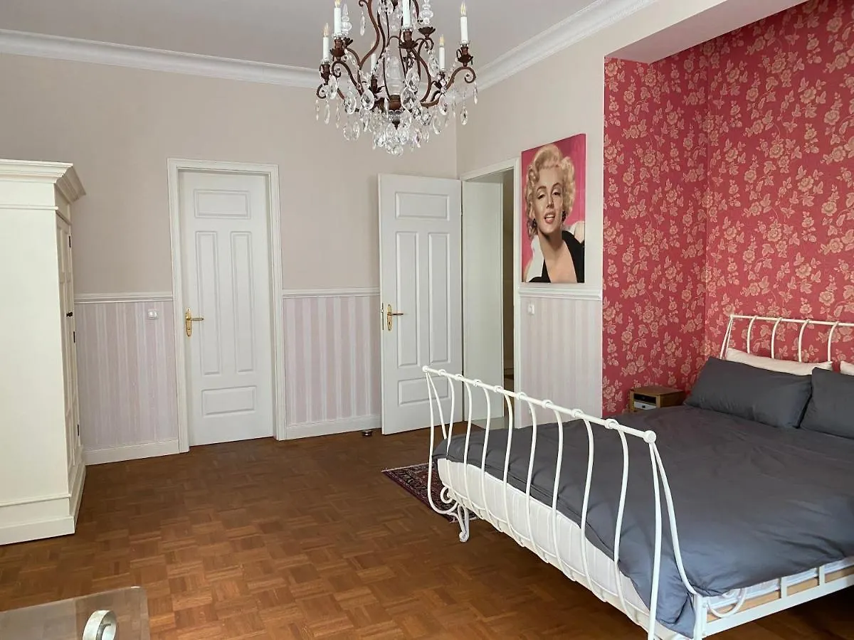 Hauptstadtluxus - Lichtverwohnte Villa - 340 Qm - A47198 Berlin Germany